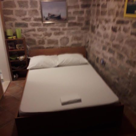 Room Ami Kastela Luaran gambar